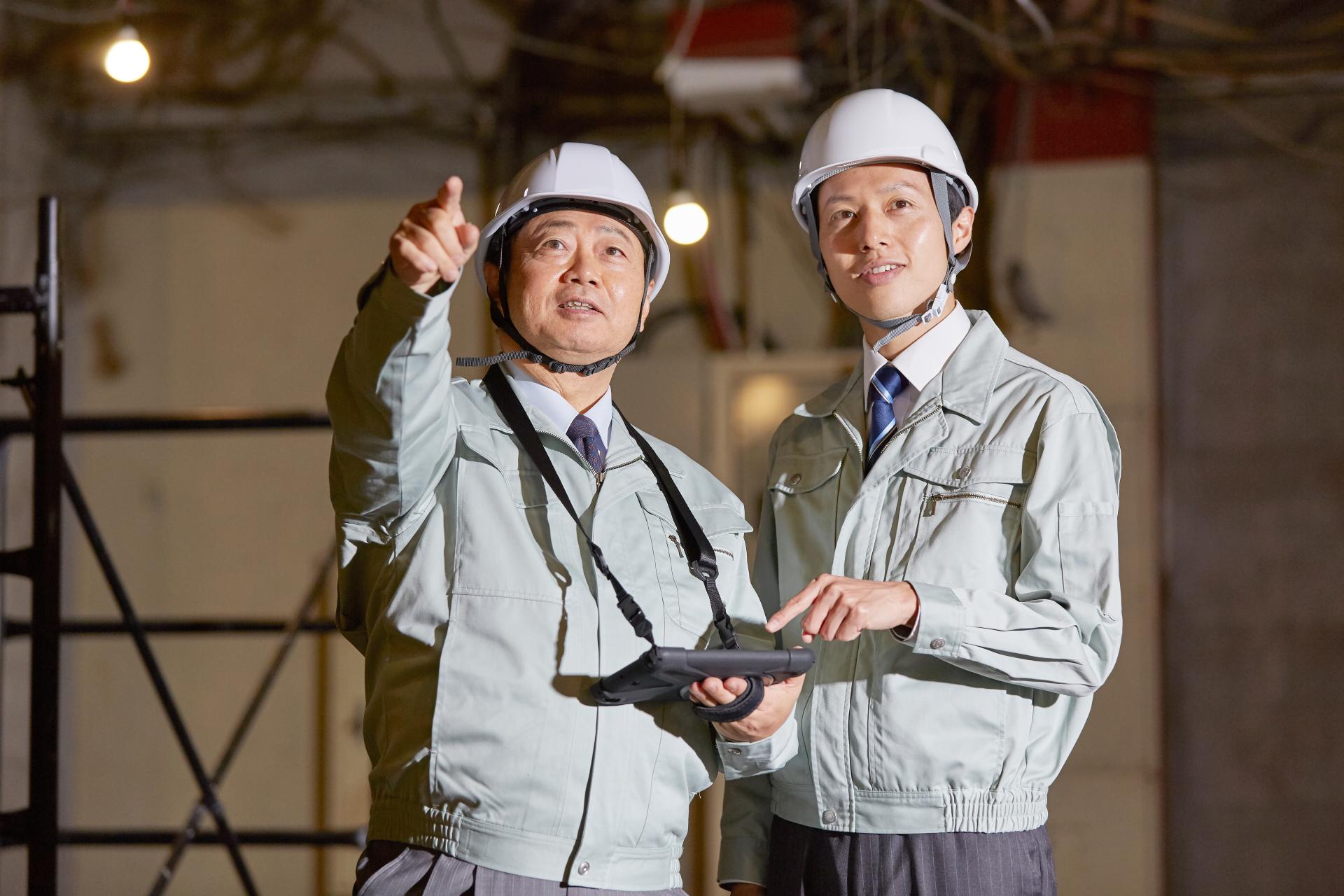 施工管理をしている様子